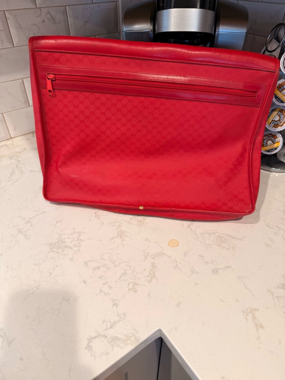Vintage Gucci Beige and Red Leather Interior Zip portfolio bag - Picture 2 of 11